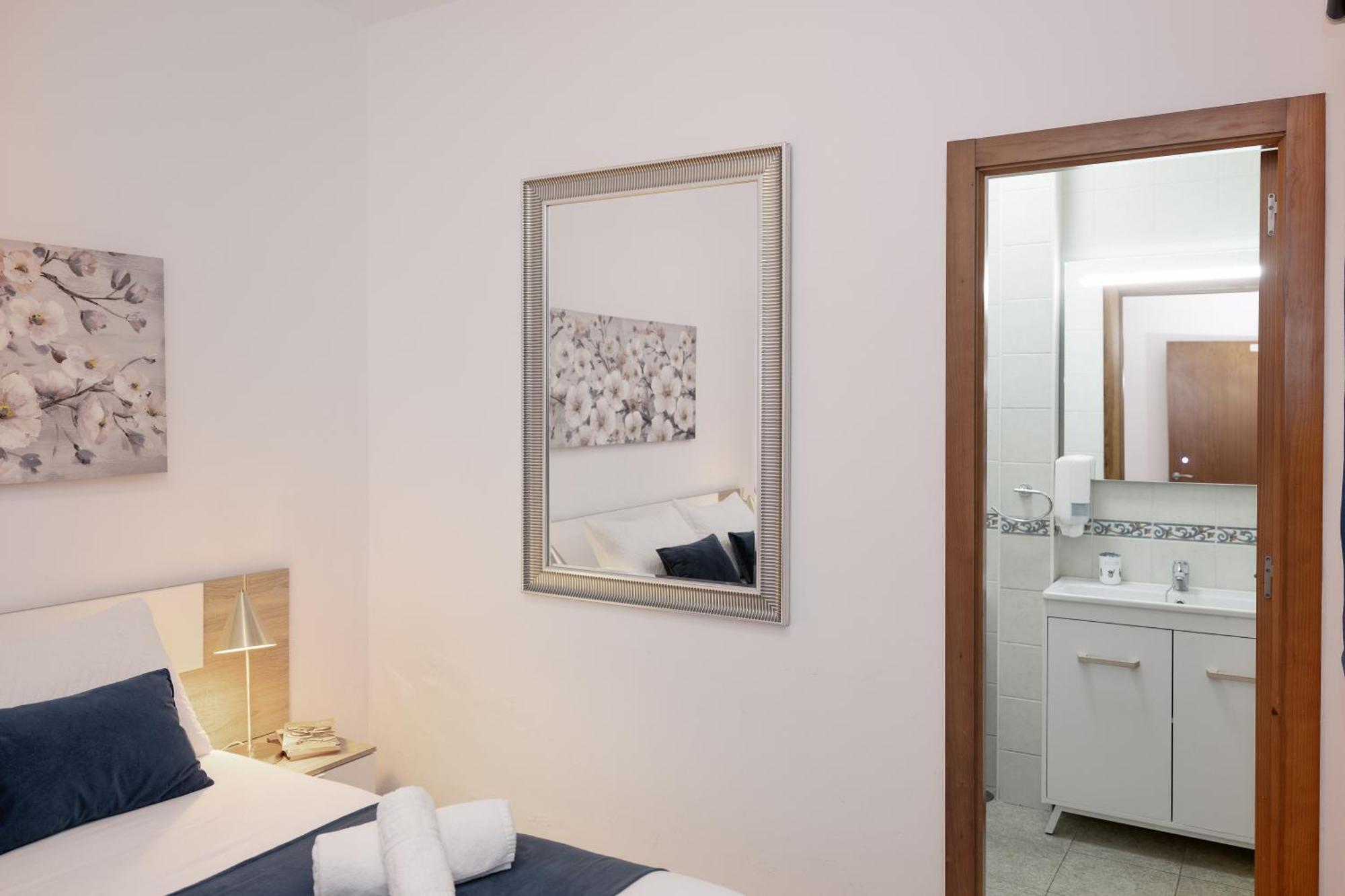 Apartamentos Trianasol Sevilla Bagian luar foto