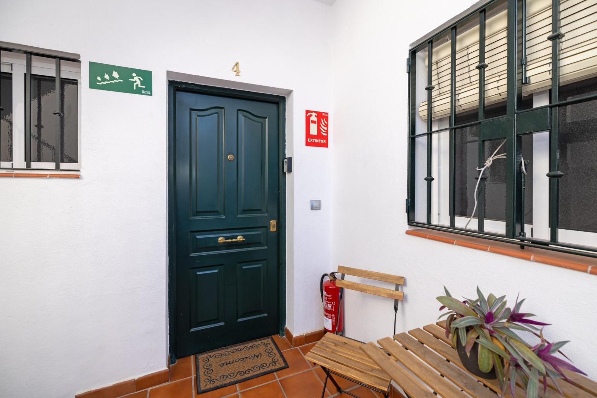 Apartamentos Trianasol Sevilla Bagian luar foto